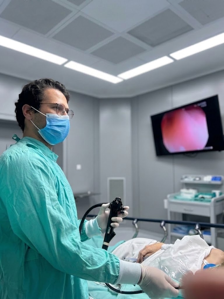 Dr. Jaime Sesma en formación en endoscopía gastrointestinal